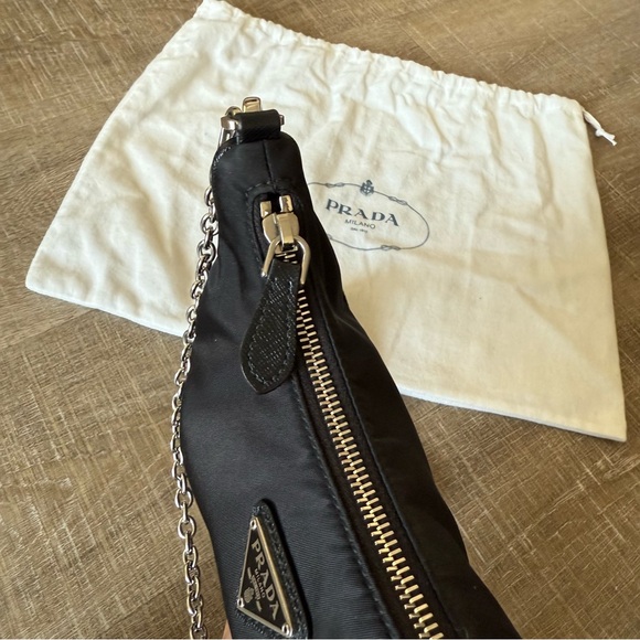 Prada Re-Edition 2005 Bag - Picture 9 of 16